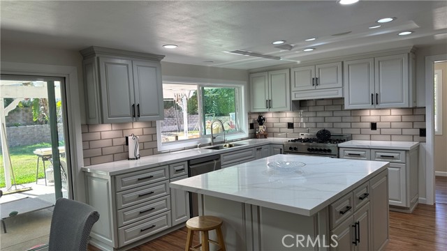 1931 N Redding Way, Upland CA: https://media.crmls.org/medias/779e064d-6d6b-492b-8330-cebd0deb4cf1.jpg