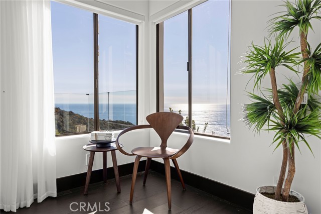 Detail Gallery Image 10 of 53 For 685 Nyes Pl, Laguna Beach,  CA 92651 - 3 Beds | 2/1 Baths