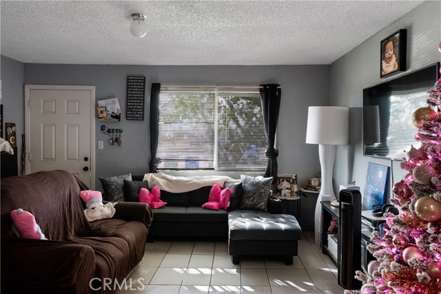 Detail Gallery Image 4 of 14 For 25298 Jade, Barstow,  CA 92311 - 3 Beds | 1 Baths