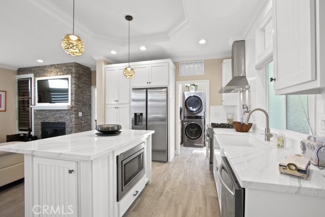 Detail Gallery Image 7 of 39 For 237 Plymouth Ave, Newport Beach,  CA 92660 - 3 Beds | 2 Baths