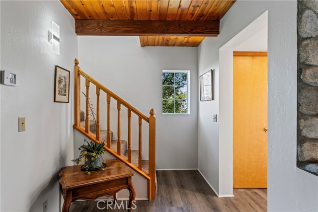 Detail Gallery Image 18 of 37 For 1555 Moon Dr, Lake Arrowhead,  CA 92352 - 2 Beds | 2 Baths