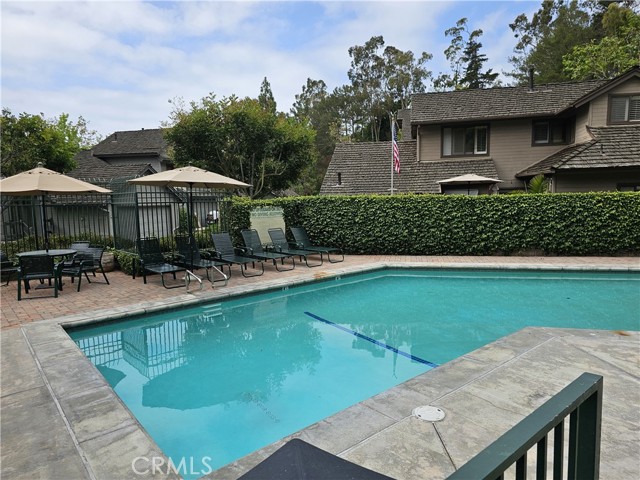 Detail Gallery Image 3 of 5 For 2069 Meadow View Ln, Costa Mesa,  CA 92627 - 2 Beds | 1/1 Baths