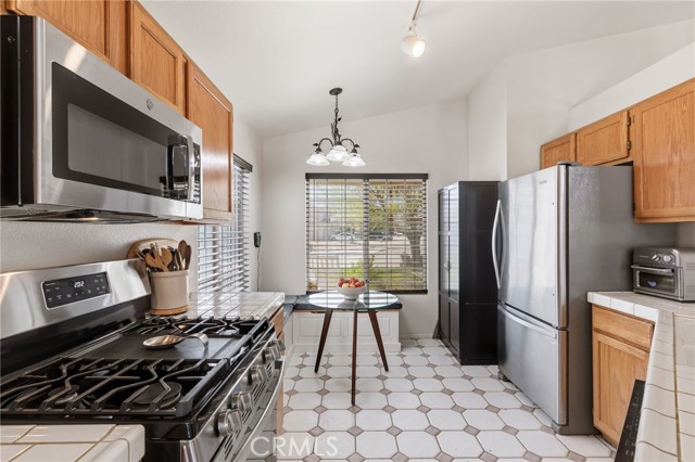 Detail Gallery Image 8 of 19 For 2416 Oakgrove St, Rosamond,  CA 93560 - 3 Beds | 2 Baths