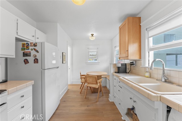 Detail Gallery Image 4 of 12 For 1724 E 8th, Long Beach,  CA 90813 - 2 Beds | 1 Baths