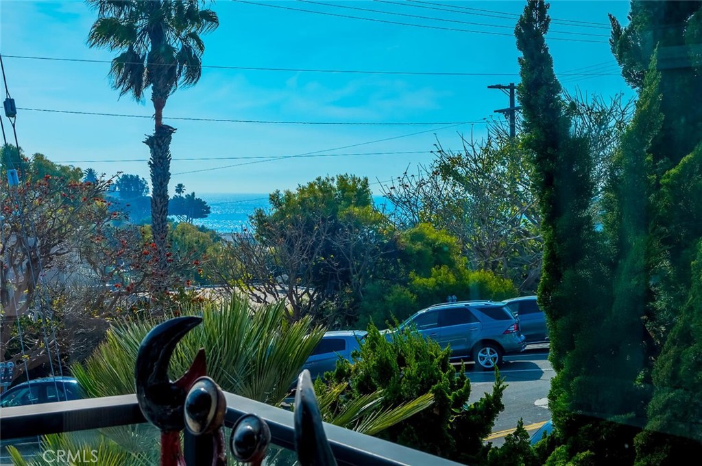 https://media.crmls.org/medias/77a1ab7e-1394-4d3c-abaa-146beb67de34.jpg?preset=X-Large