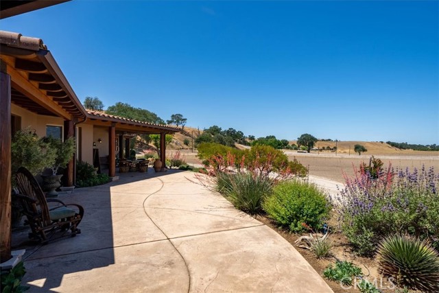 5085 Martingale Circle, San Miguel CA: https://media.crmls.org/medias/77a22801-5d04-4ac5-895f-1cdc44d8bdbd.jpg