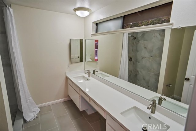 28503 Ray Court, Saugus CA: https://media.crmls.org/medias/77a27f3c-23a8-4146-b7a8-b7ff74329f0a.jpg