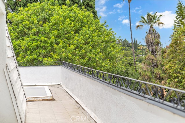 Detail Gallery Image 32 of 58 For 17438 Sumiya Dr, Encino,  CA 91316 - 4 Beds | 3/1 Baths
