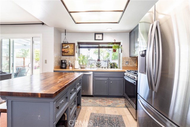 28138 Florence Lane, Canyon Country CA: https://media.crmls.org/medias/77a33a90-3d25-4c95-88be-a1a6c7972dd6.jpg