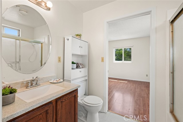Detail Gallery Image 16 of 26 For 16015 Olympiad Ln #B,  Lake Balboa,  CA 91406 - 2 Beds | 1/1 Baths