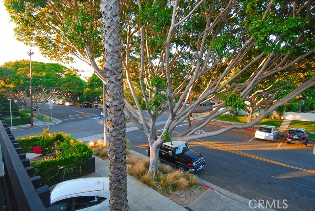 Detail Gallery Image 2 of 18 For 1802 9th St #B,  Santa Monica,  CA 90404 - 0 Beds | 1 Baths