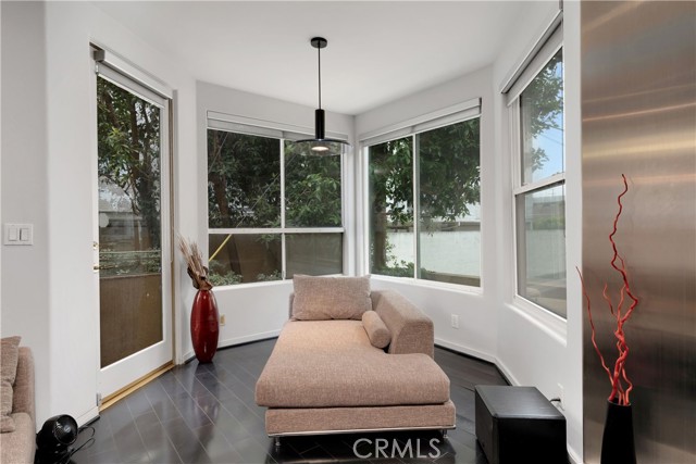 12841 Bloomfield Street, Studio City CA: https://media.crmls.org/medias/77a4f762-61cf-4da3-ad37-a8ac466734a9.jpg