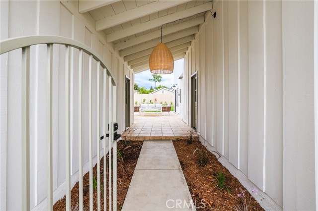23941 Jarrow Lane, Lake Forest CA: https://media.crmls.org/medias/77a5d423-3360-489c-9e02-7b301a4a12c6.jpg