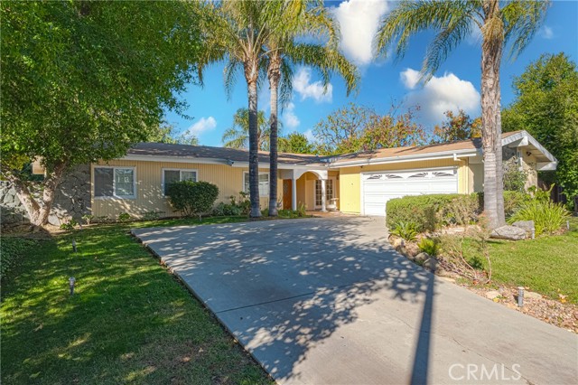 Detail Gallery Image 2 of 36 For 6045 Sausalito Ave, Woodland Hills,  CA 91367 - 4 Beds | 3 Baths