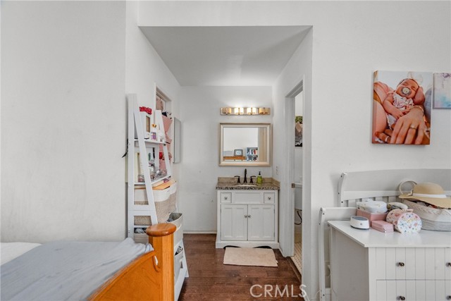 5463 Newcastle Avenue, Encino CA: https://media.crmls.org/medias/77a91460-a3e4-45a5-a1fe-e88ef4fdb1bd.jpg