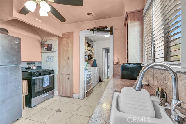 5725 5th Avenue, Los Angeles CA: https://media.crmls.org/medias/77a9f4b3-d4ec-4dd3-99f7-d2251aaa867d.jpg