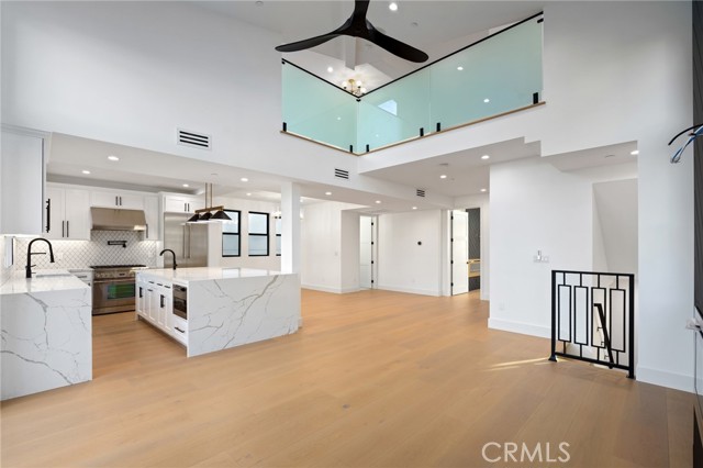 Detail Gallery Image 6 of 44 For 110 S Irena Ave #B,  Redondo Beach,  CA 90277 - 3 Beds | 4/1 Baths