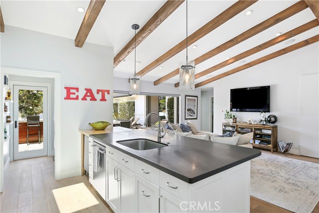 Detail Gallery Image 8 of 65 For 527 Seaward Rd, Corona Del Mar,  CA 92625 - 4 Beds | 3/1 Baths