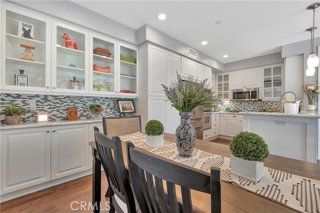 19281 Surf Drive, Huntington Beach CA: https://media.crmls.org/medias/77abb28e-d1e7-4c7c-99c3-06dee705a08a.jpg