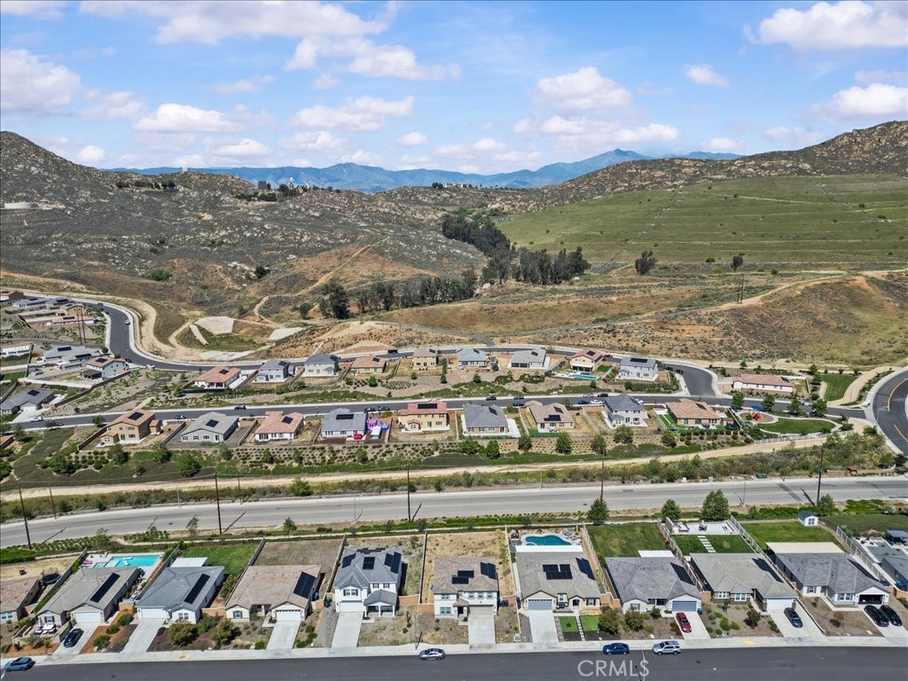 https://media.crmls.org/medias/77abe081-56dd-4ed1-af50-dc880d82953d.jpg?preset=X-Large