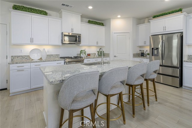 Detail Gallery Image 6 of 43 For 2242 Yuzu St, Corona,  CA 92883 - 4 Beds | 3 Baths