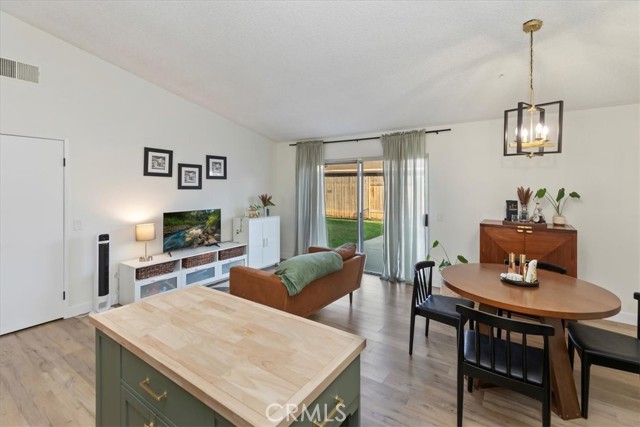 10750 Hollenbeck Drive, Riverside CA: https://media.crmls.org/medias/77af1591-cef4-45b1-93b7-1590489488e0.jpg