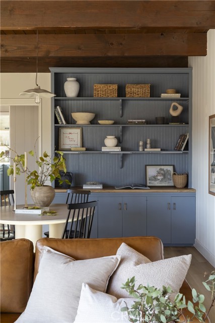 Detail Gallery Image 4 of 29 For 28000 West Shore Dr, Lake Arrowhead,  CA 92352 - 4 Beds | 3/1 Baths