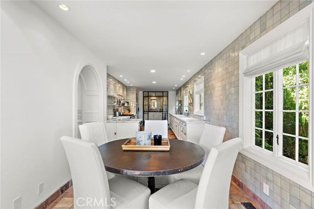 Detail Gallery Image 4 of 45 For 464 Holly, Laguna Beach,  CA 92651 - 4 Beds | 3/1 Baths