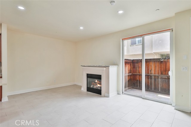 Detail Gallery Image 8 of 46 For 7132 Farralone Ave #207,  Canoga Park,  CA 91303 - 3 Beds | 2/1 Baths