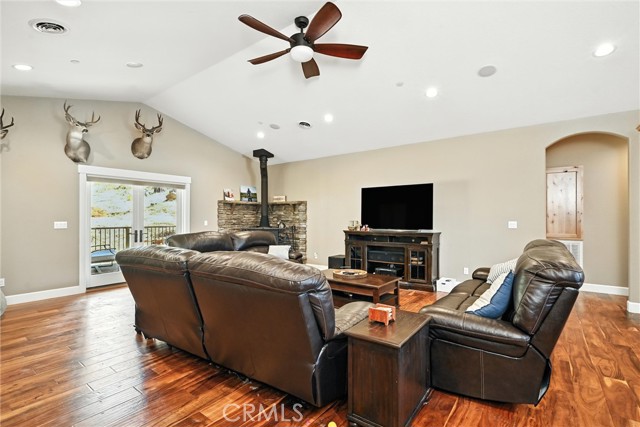 Detail Gallery Image 10 of 24 For 9482 Hoberg Dr, Cobb,  CA 95426 - 3 Beds | 2 Baths