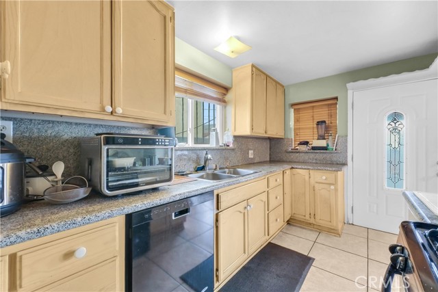 Detail Gallery Image 11 of 58 For 412 N San Gabriel, Azusa,  CA 91702 - – Beds | – Baths