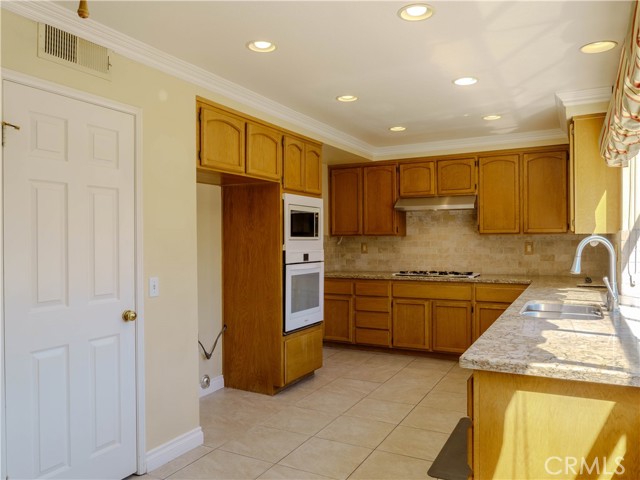 Detail Gallery Image 12 of 44 For 6853 Pandino Ct, Rancho Cucamonga,  CA 91701 - 4 Beds | 2/1 Baths