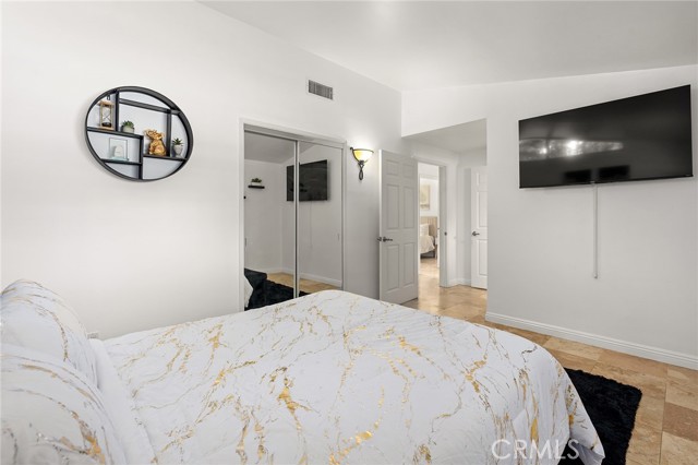 Detail Gallery Image 17 of 27 For 20300 Oxnard, Woodland Hills,  CA 91367 - 3 Beds | 2 Baths