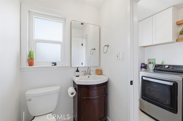 Detail Gallery Image 25 of 37 For 7337 W 88th St, Los Angeles,  CA 90045 - 4 Beds | 4 Baths