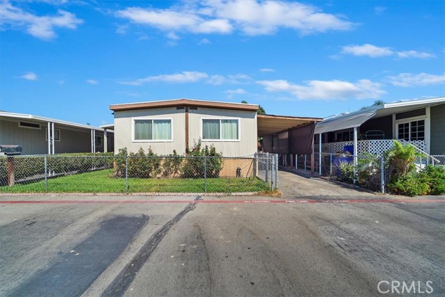 Detail Gallery Image 2 of 27 For 250 N Linden Avenue #327,  Rialto,  CA 92376 - 4 Beds | 2 Baths