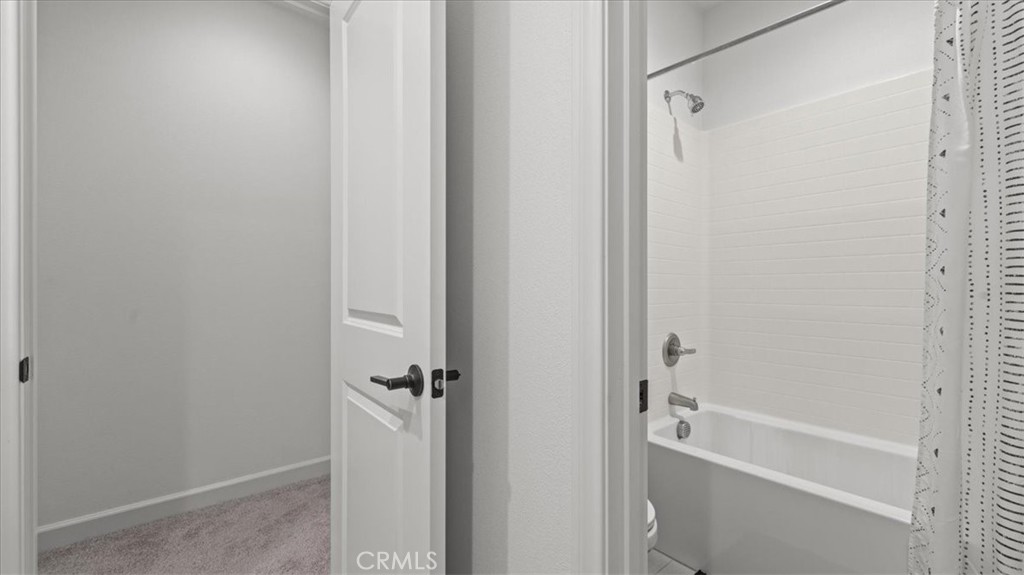 https://media.crmls.org/medias/77b3a1a5-78be-492a-aee1-da1b21914710.jpg?preset=X-Large