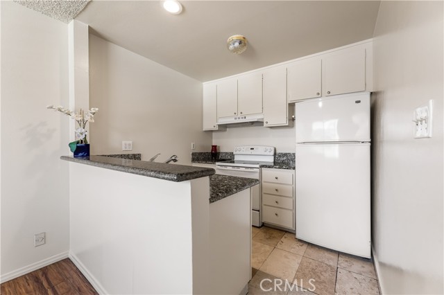 Detail Gallery Image 8 of 33 For 5530 Ackerfield Ave #206,  Long Beach,  CA 90805 - 2 Beds | 1 Baths