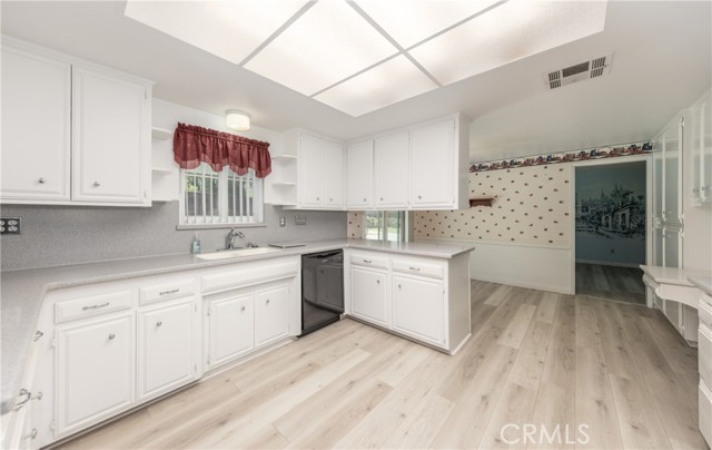 Detail Gallery Image 14 of 41 For 23187 Glendora Dr, Grand Terrace,  CA 92313 - 4 Beds | 2/1 Baths
