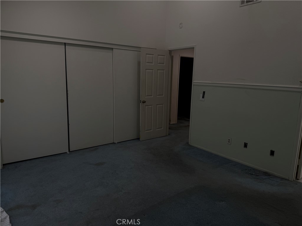 https://media.crmls.org/medias/77b6a238-78e7-4437-90d0-52f3a7c38c22.jpg?preset=X-Large