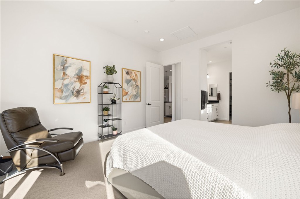 MLS #OC25275909 image #25