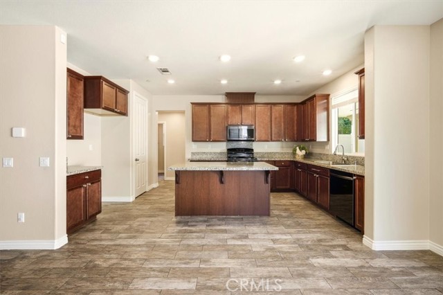 Detail Gallery Image 11 of 50 For 3715 Bur Oak, San Bernardino,  CA 92407 - 4 Beds | 3 Baths