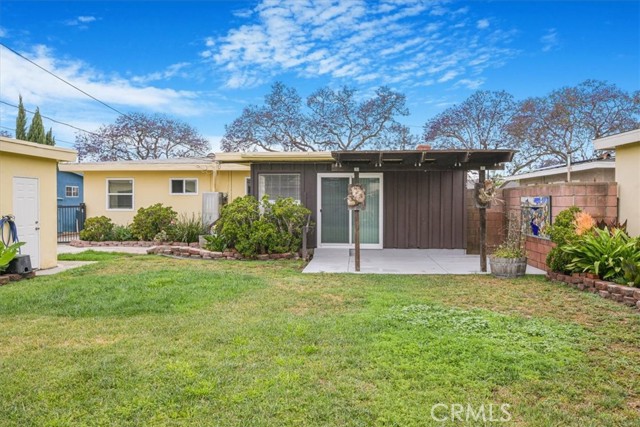 2216 Canehill Avenue, Long Beach CA: https://media.crmls.org/medias/77b7e3c9-f5ca-47a5-8298-67fa35726a6e.jpg
