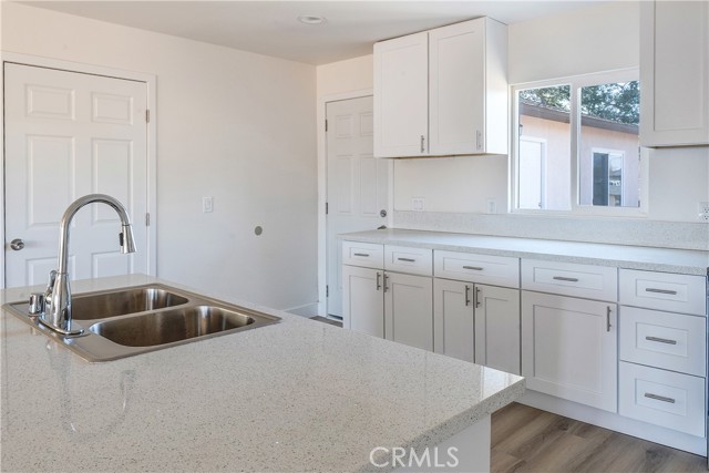 Detail Gallery Image 2 of 22 For 17820 Sycamore St, Hesperia,  CA 92345 - 4 Beds | 5 Baths