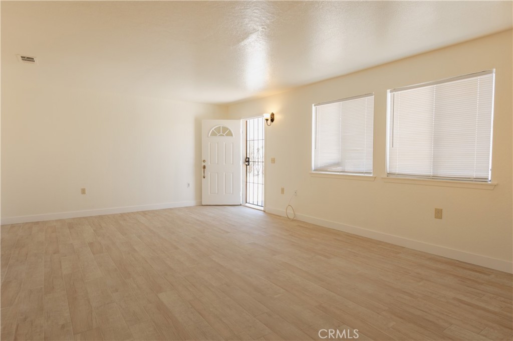https://media.crmls.org/medias/77b8185e-0323-4165-a1f8-6d0b78223d12.jpg?preset=X-Large