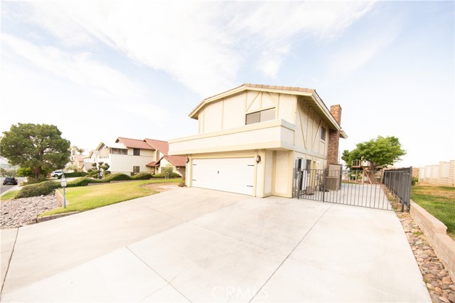13685 Hidden Valley Road, Victorville CA: https://media.crmls.org/medias/77b88643-4734-4844-91bd-2d8acc931357.jpg