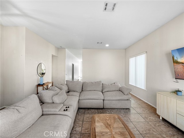 Detail Gallery Image 8 of 32 For 17557 Caprice, Victorville,  CA 92395 - 3 Beds | 2 Baths