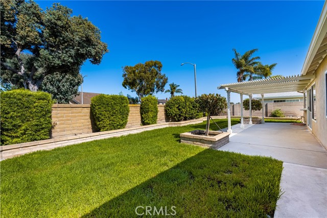 Detail Gallery Image 22 of 44 For 17651 Falkirk Ln, Huntington Beach,  CA 92649 - 4 Beds | 2 Baths