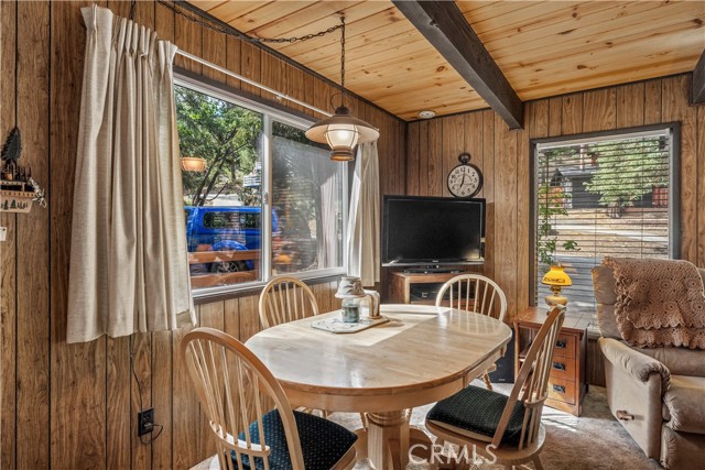Detail Gallery Image 10 of 45 For 43344 Deer Canyon Rd, Big Bear Lake,  CA 92315 - 3 Beds | 1 Baths