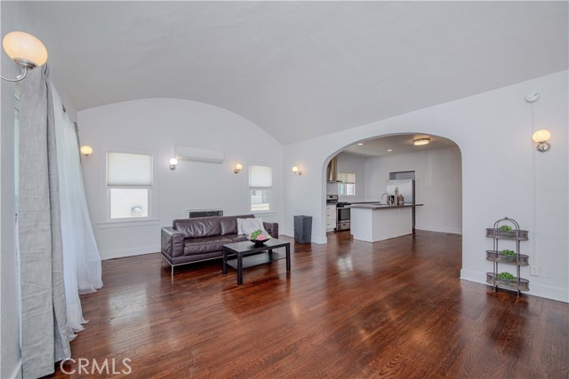 Detail Gallery Image 30 of 39 For 3015 Edgehill Dr, Los Angeles,  CA 90018 - – Beds | – Baths