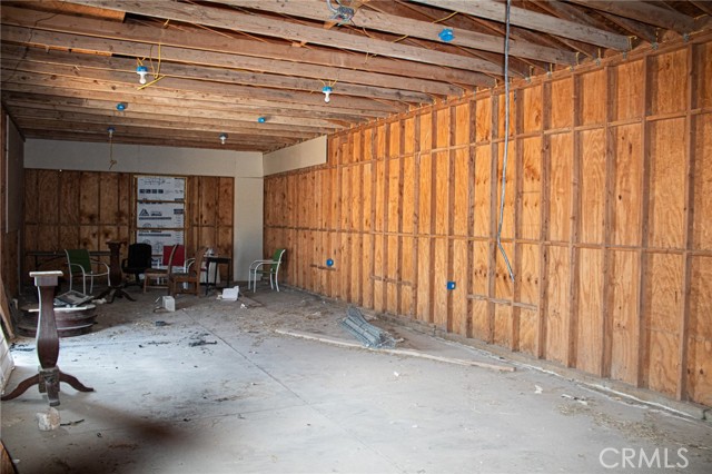 33633 Old Woman Spring Rd, Lucerne Valley CA: https://media.crmls.org/medias/77b961a5-8fe7-425f-8e32-e2adc96e362b.jpg